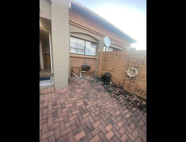 2 BEDROOM HOUSE FOR SALE IN CLUBVILLE